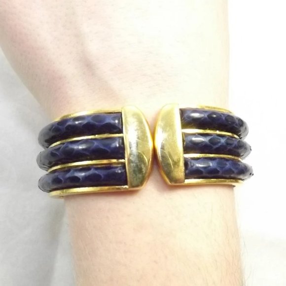 Vintage Faux Reptile Skin, Wide Cuff, Hinged Brass Bracelet - Picture 9 of 10